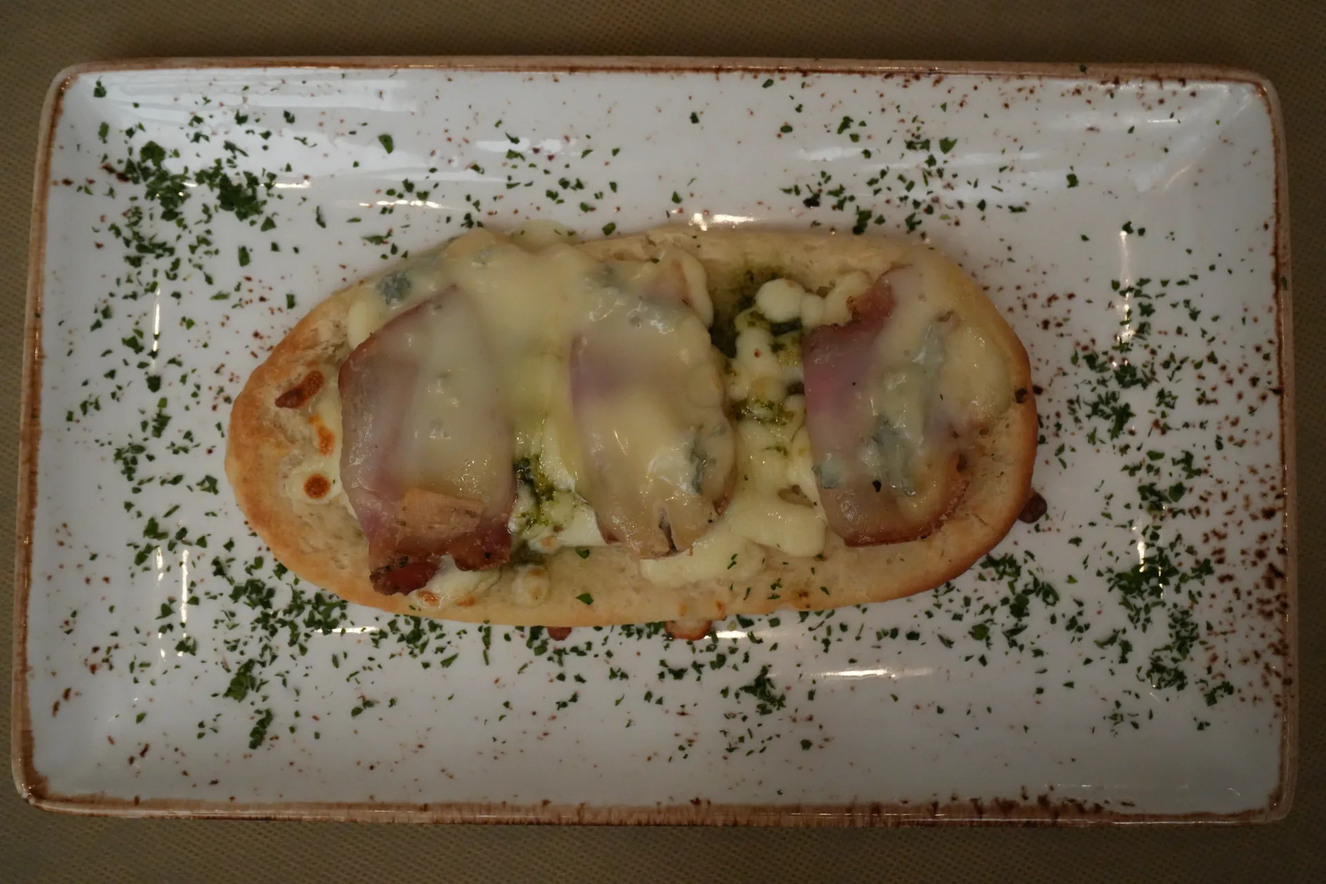 Coca Delicia, Guanchale, Mozzarela y Queso Azul, de Mr. Kapriz, en la Jornada de Cocas de Dénia